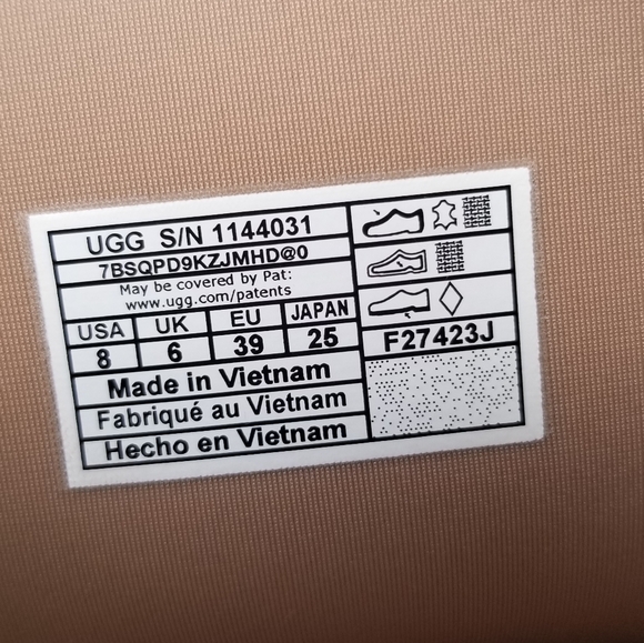 NWT UGG Classic Dipper Boots in Sand Tan Size 8 - Picture 9 of 13